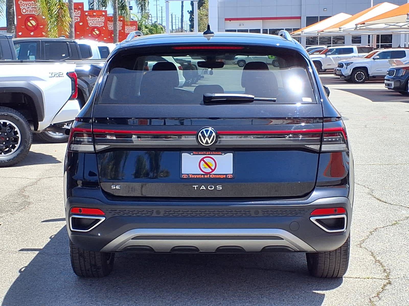 Used 2025 Volkswagen Taos SE FWD image 5