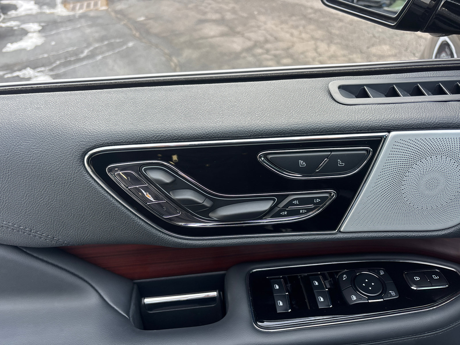 Certified 2023 Lincoln Navigator Reserve image 10