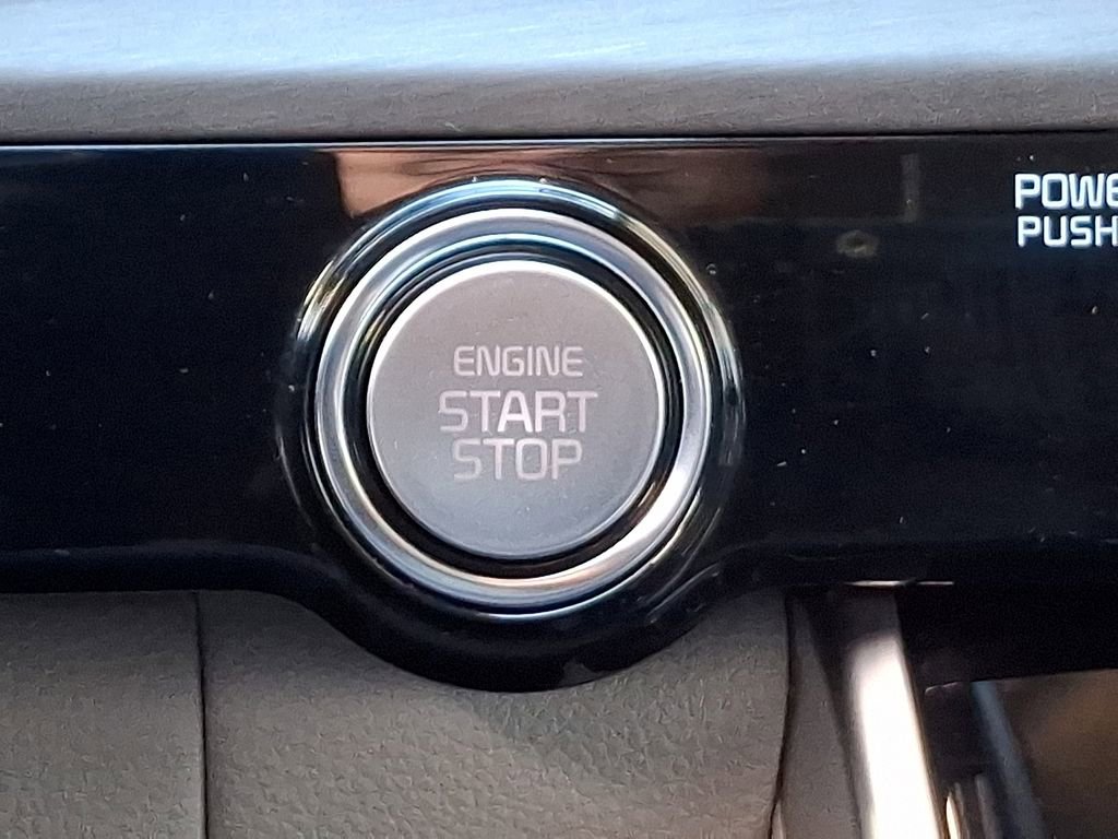 Used 2023 Kia Carnival EX image 27