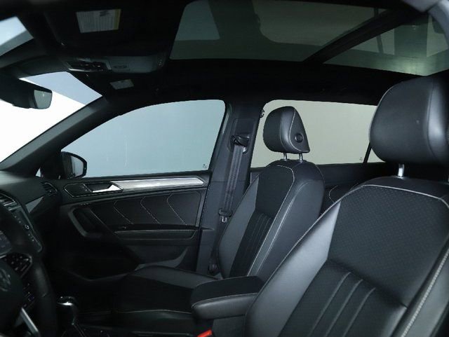 Used 2022 Volkswagen Tiguan SE R-Line image 20