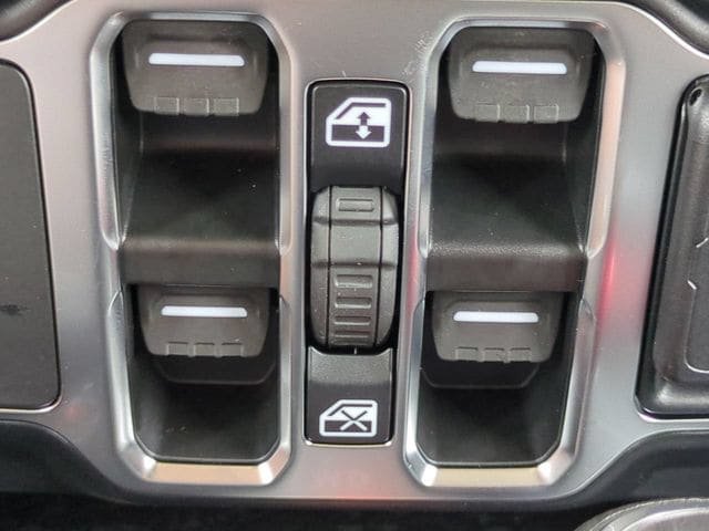New 2026 Jeep Wrangler Sahara w/ Technology Group AWD/4WD image 24