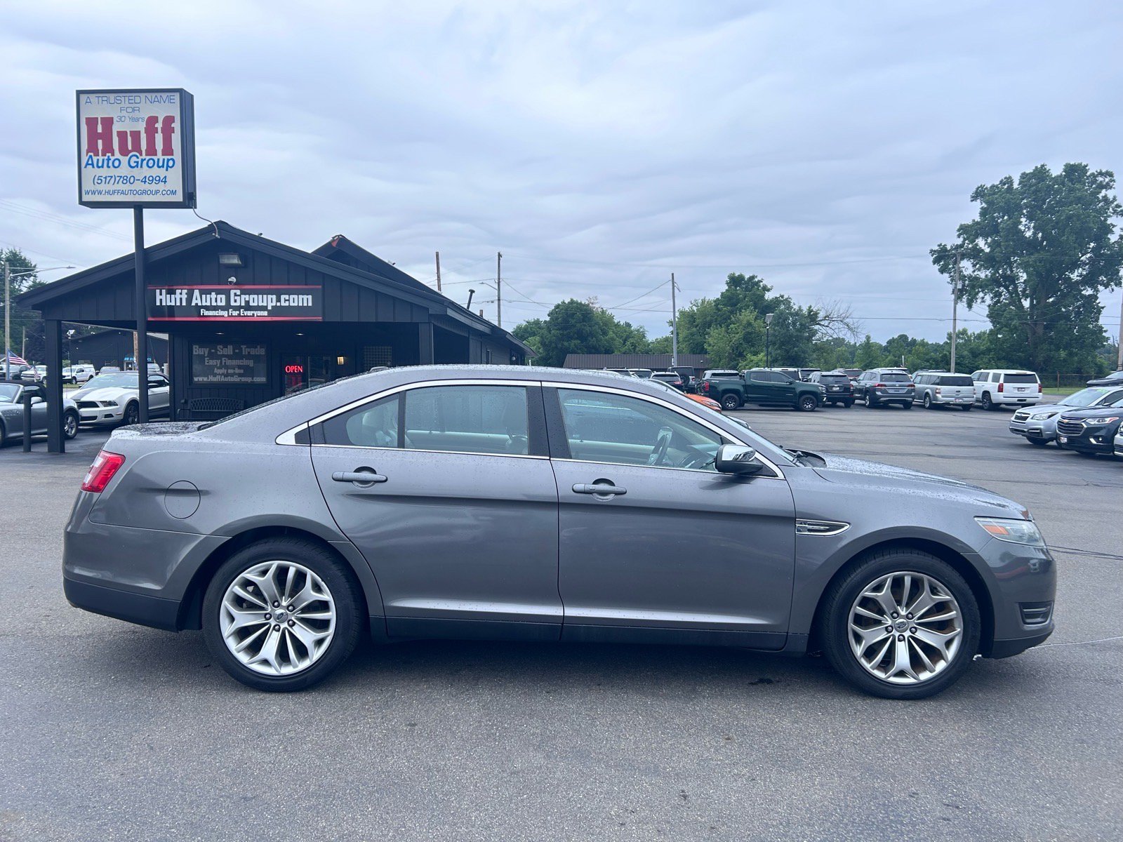Used 2013 Ford Taurus Limited FWD image 10
