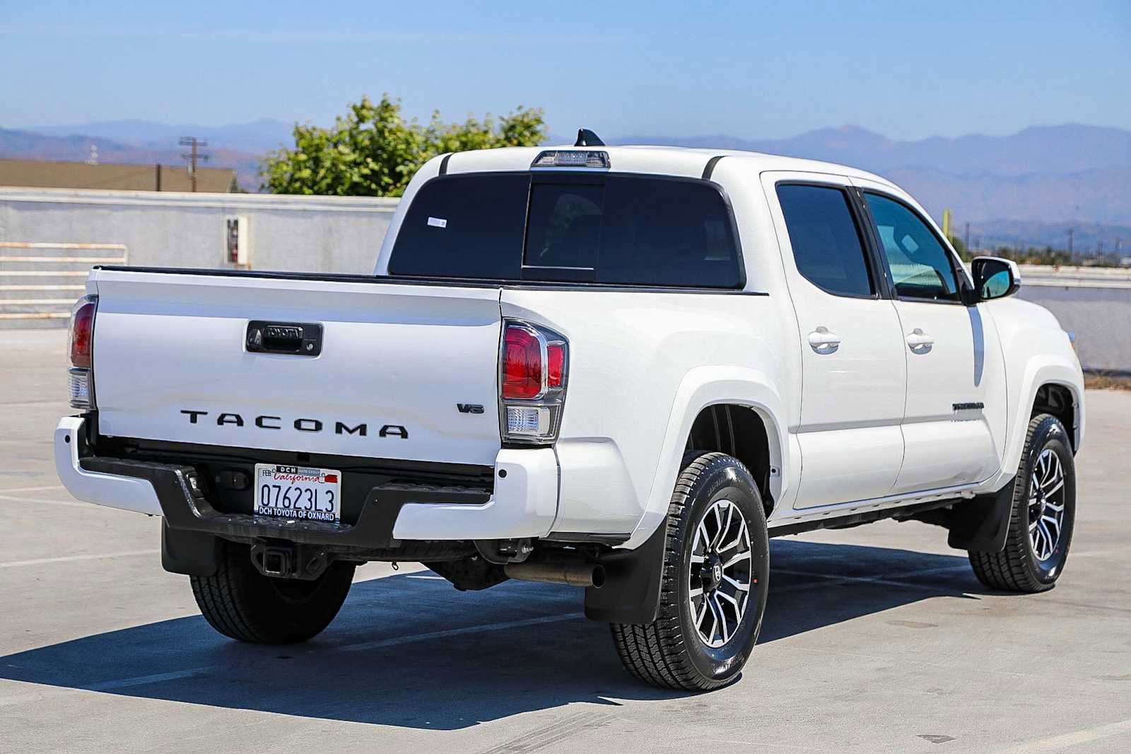 Used 2022 Toyota Tacoma TRD Sport w/ Technology Package RWD image 5
