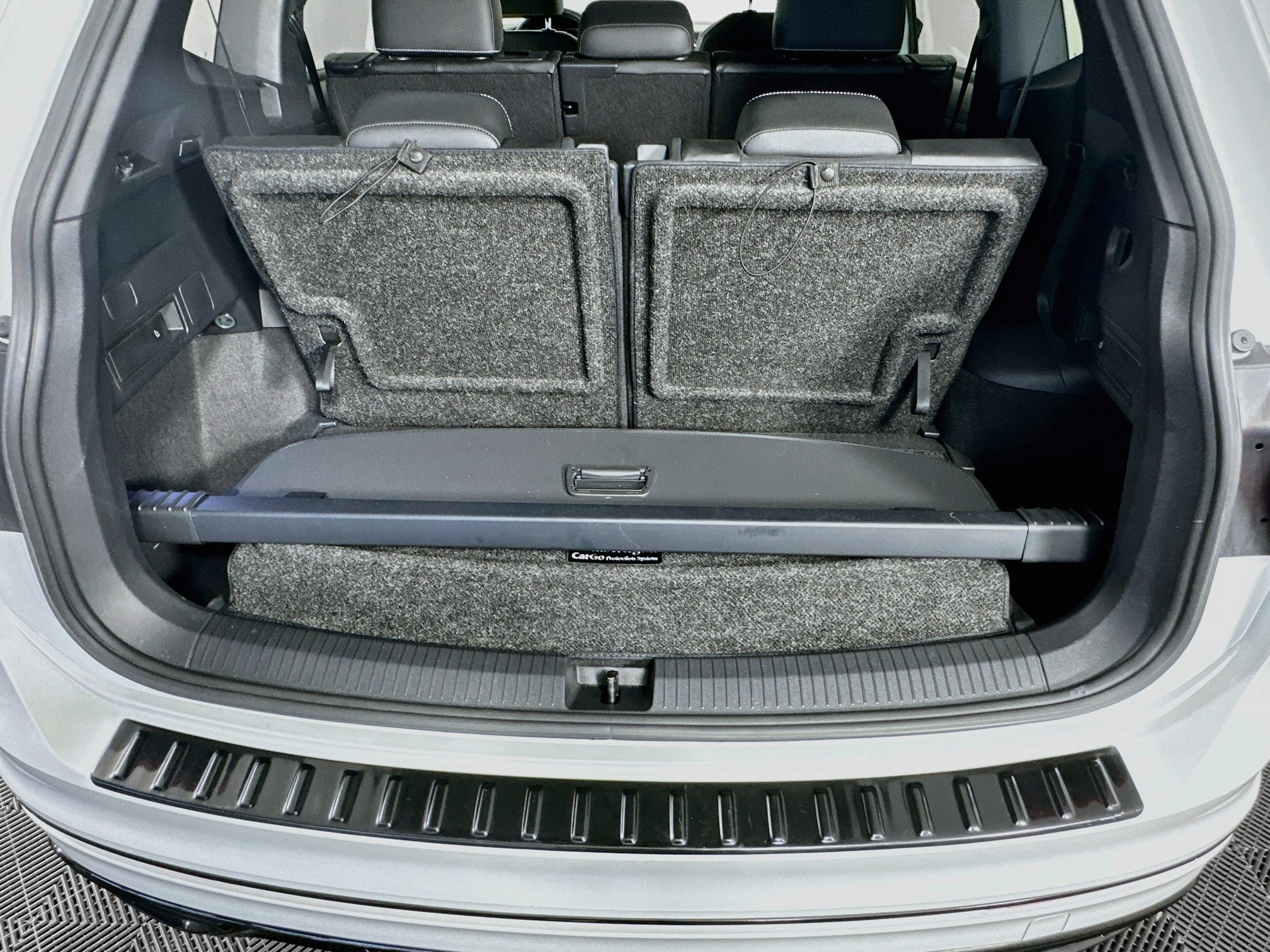 Used 2023 Volkswagen Tiguan SE R-Line FWD image 30