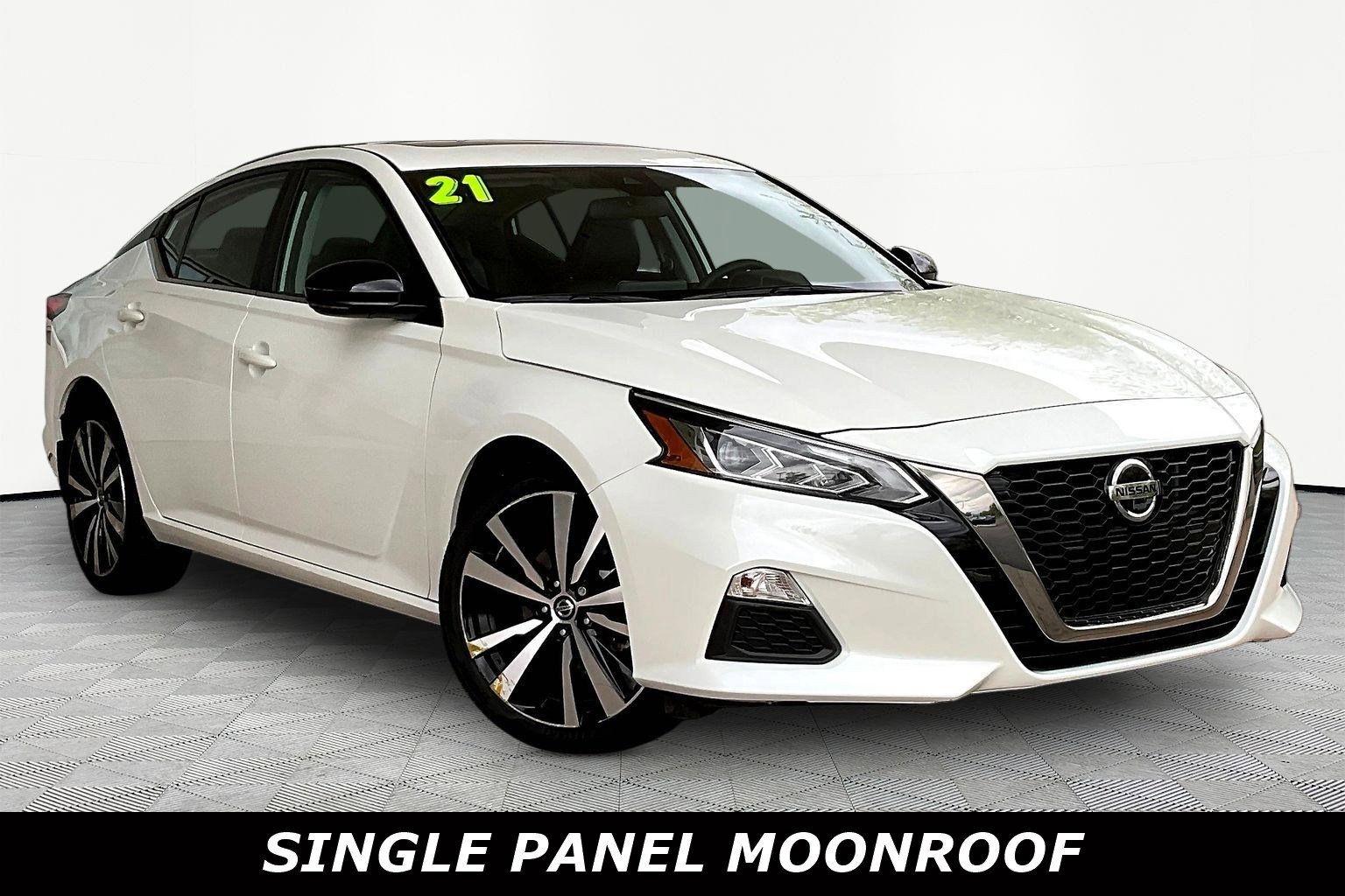 Used 2021 Nissan Altima 2.5 SR w/ SR Premium Package AWD/4WD image 3