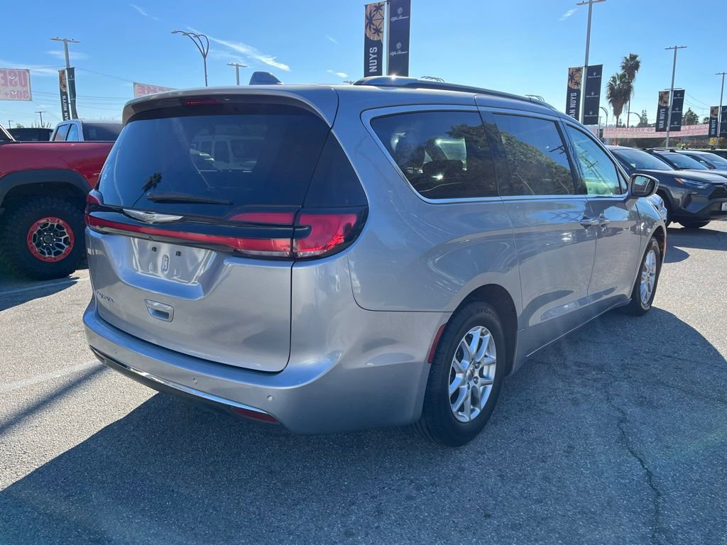Used 2021 Chrysler Pacifica Touring-L image 4