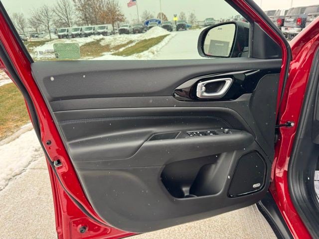 New 2026 Jeep Compass Latitude w/ Sun and Sound Group image 8