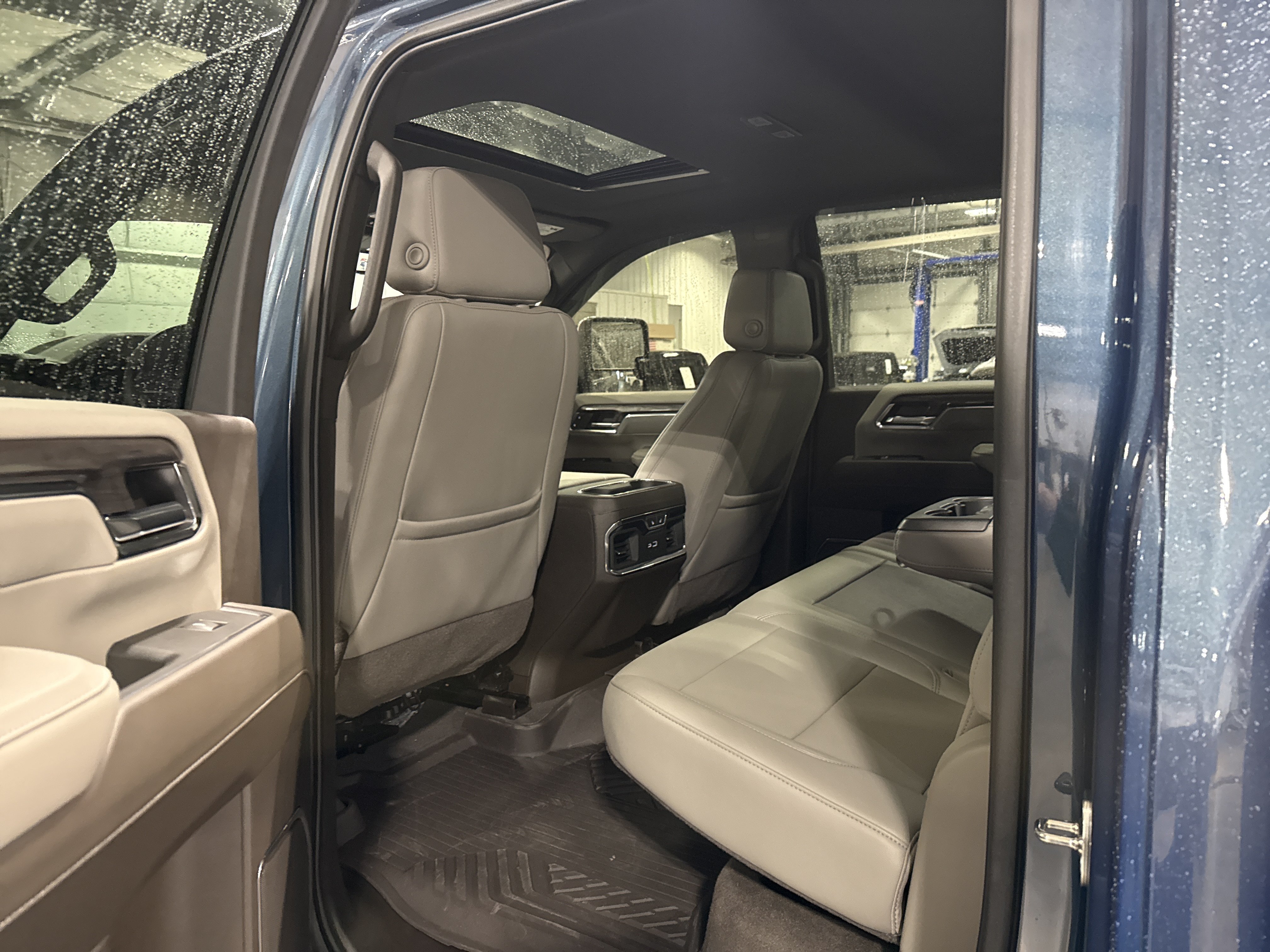 Used 2024 Chevrolet Silverado 2500 LTZ w/ LTZ Premium Package AWD/4WD image 9