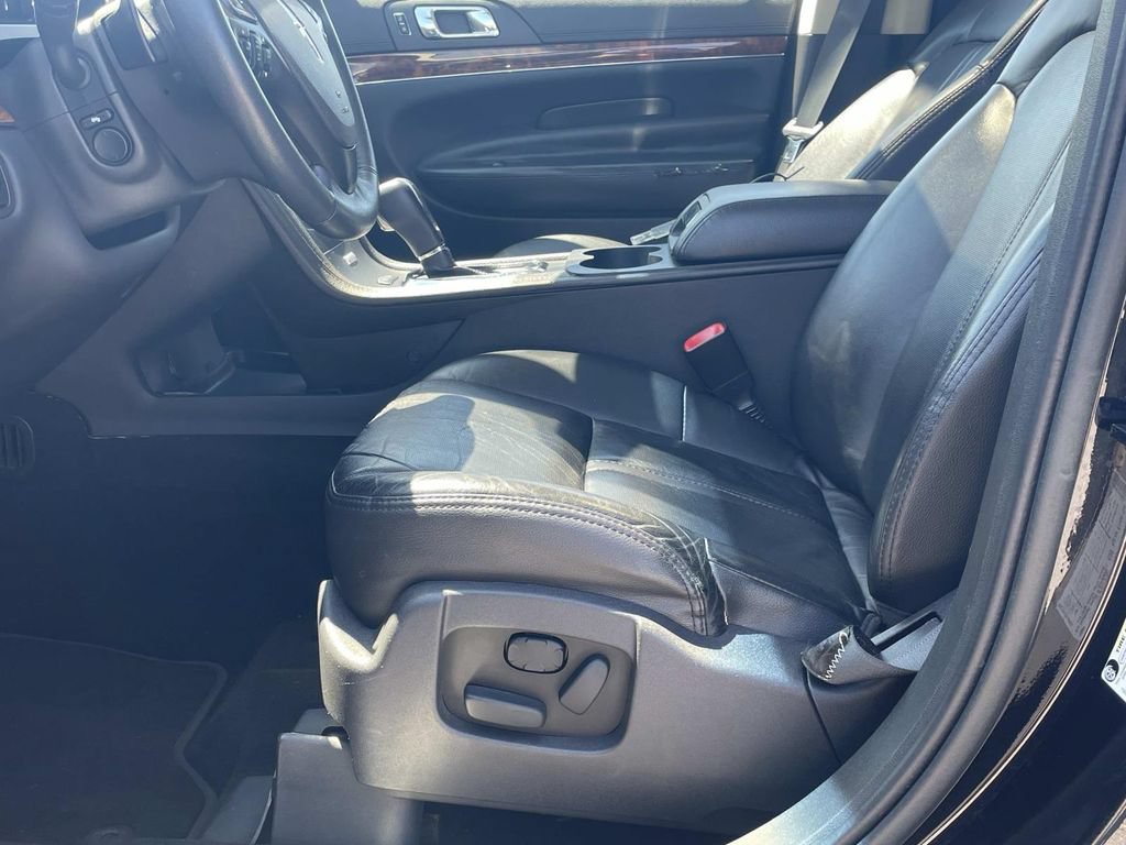 Used 2019 Lincoln MKT AWD image 18
