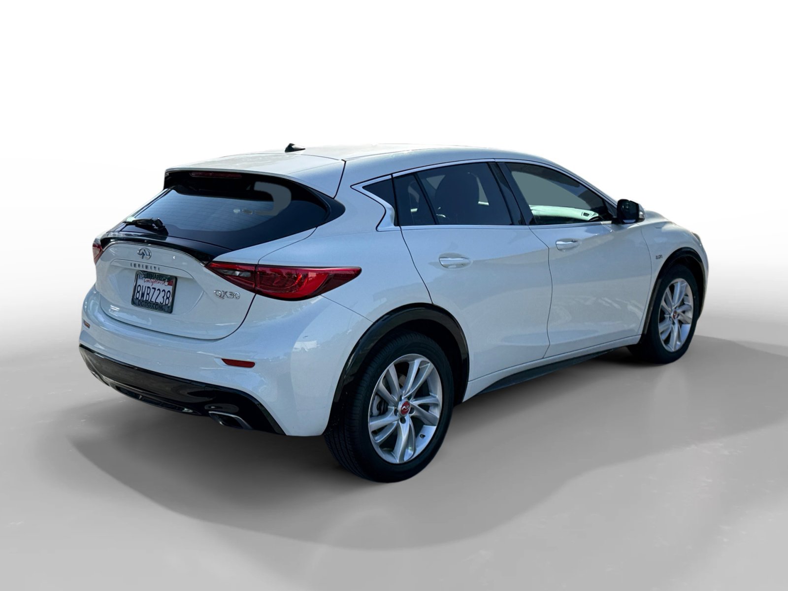 Used 2017 INFINITI QX30 image 5