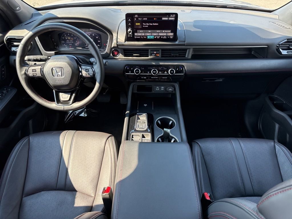 Used 2025 Honda Pilot Black Edition image 15