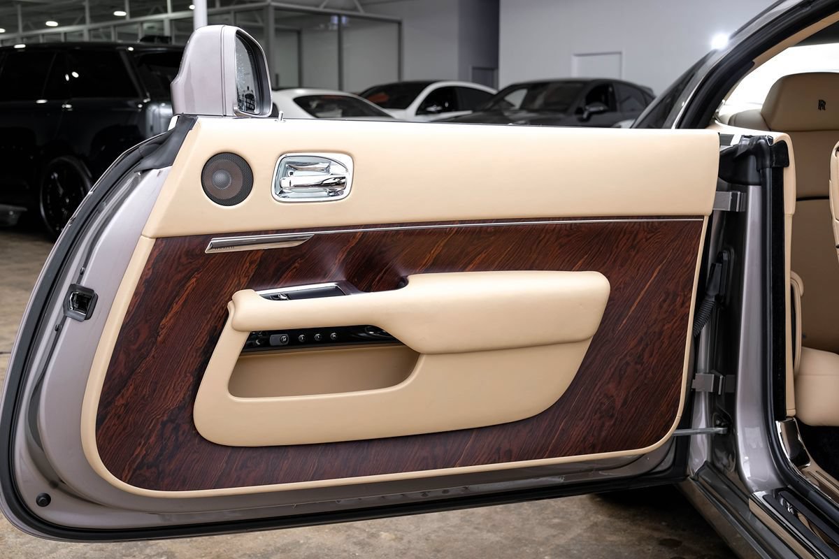 Used 2016 Rolls-Royce Wraith RWD image 40
