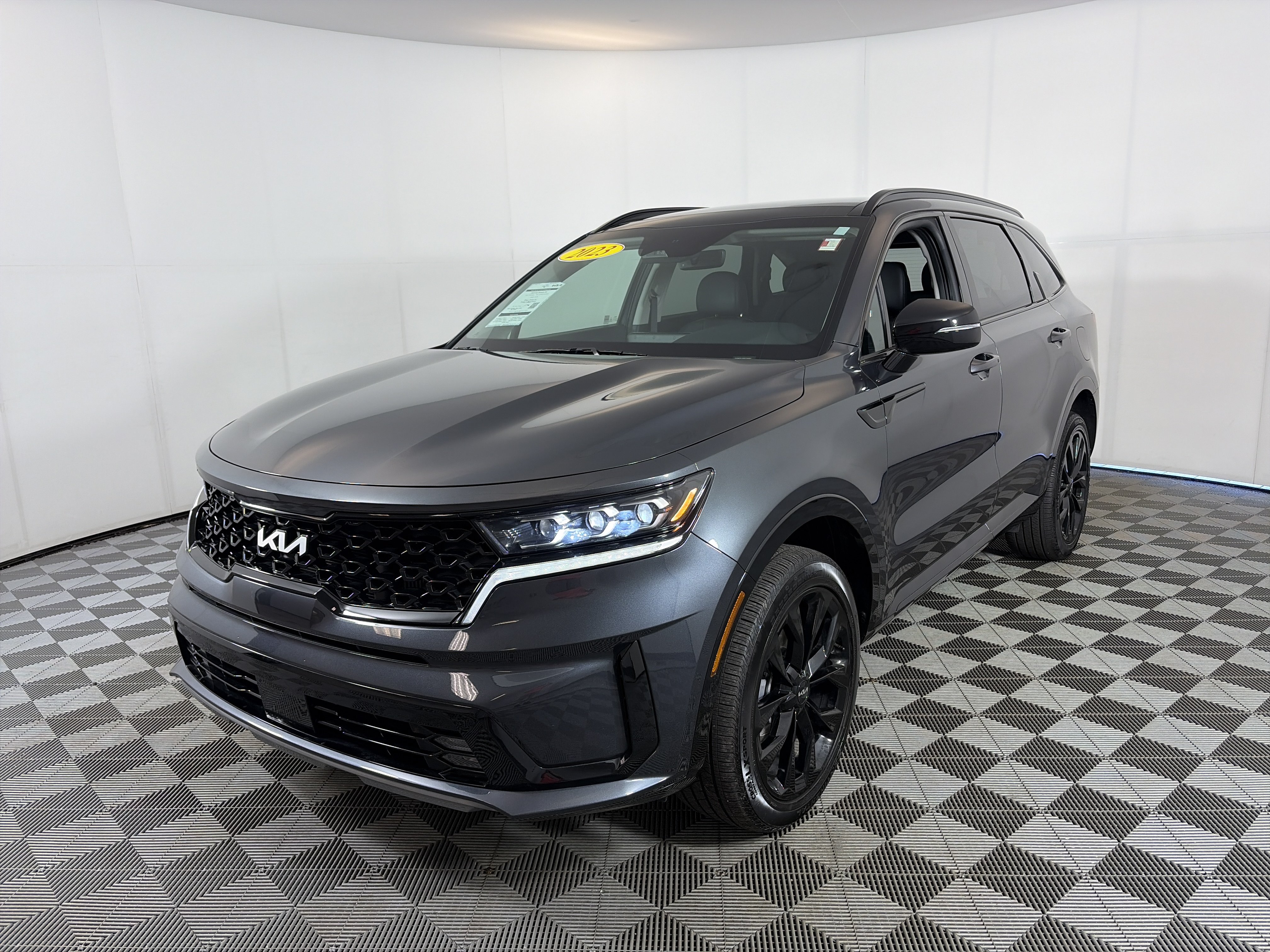 Certified 2023 Kia Sorento SX AWD/4WD image 2