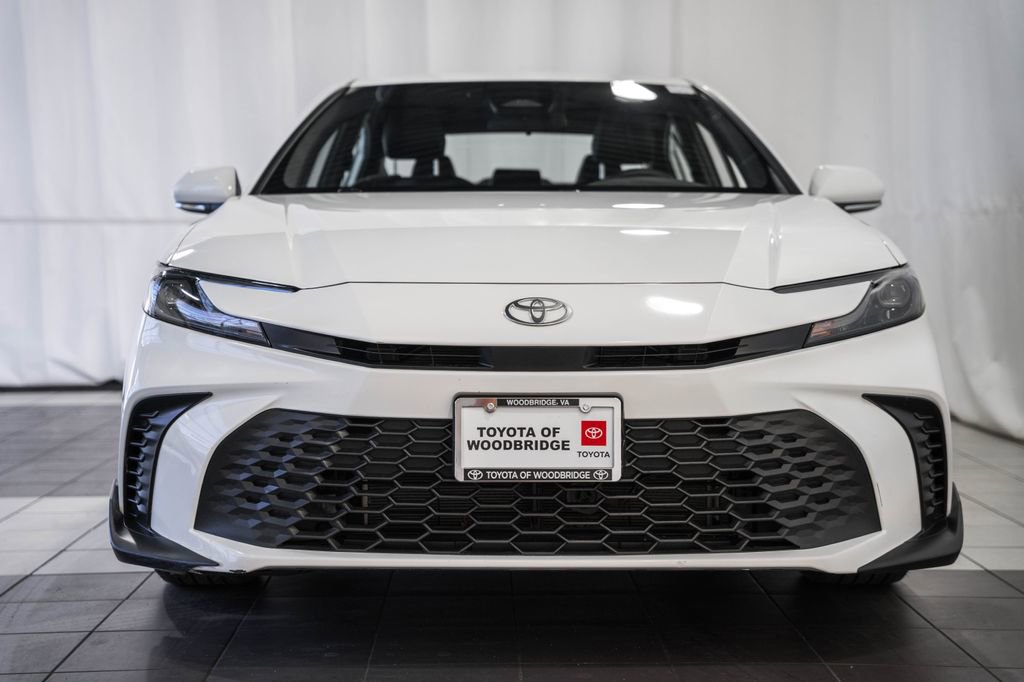 Used 2025 Toyota Camry SE image 2
