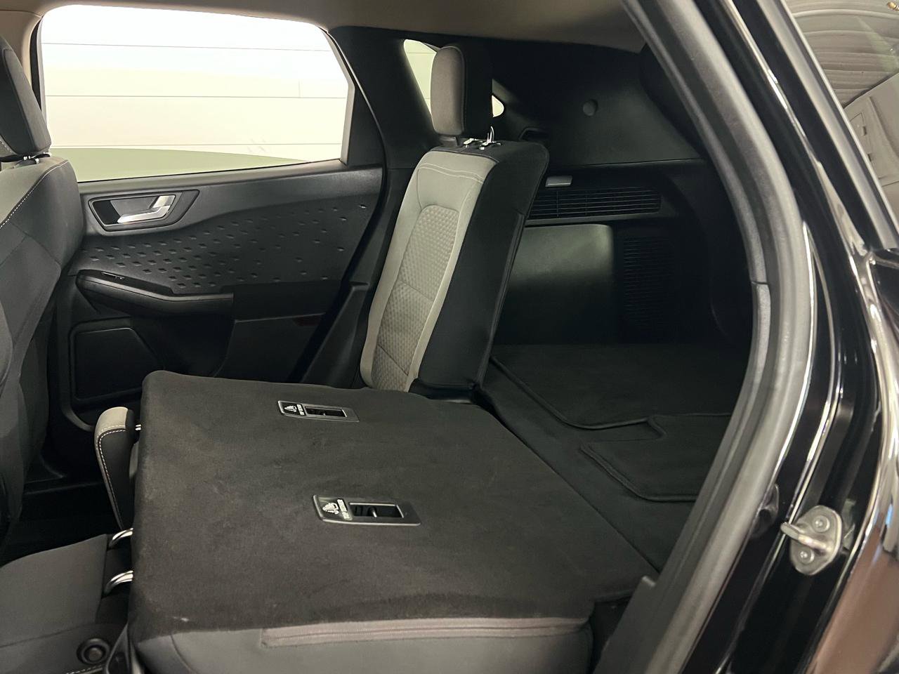 Used 2020 Ford Escape SE image 28