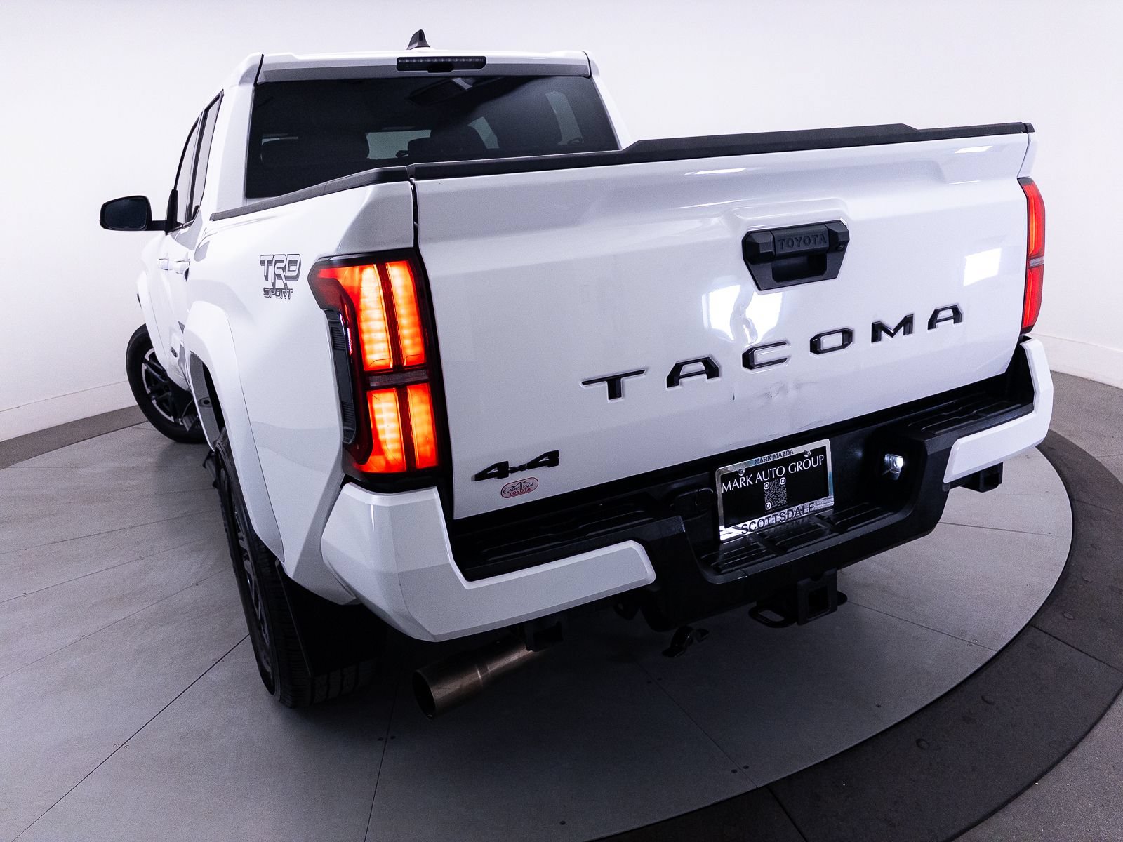 Used 2024 Toyota Tacoma TRD Sport AWD/4WD image 6