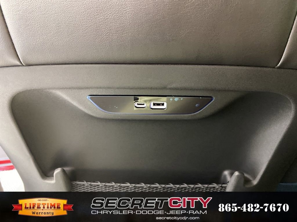 New 2026 Chrysler Pacifica Select image 32
