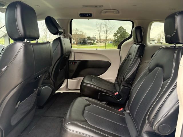 Used 2024 Chrysler Pacifica Touring-L image 22