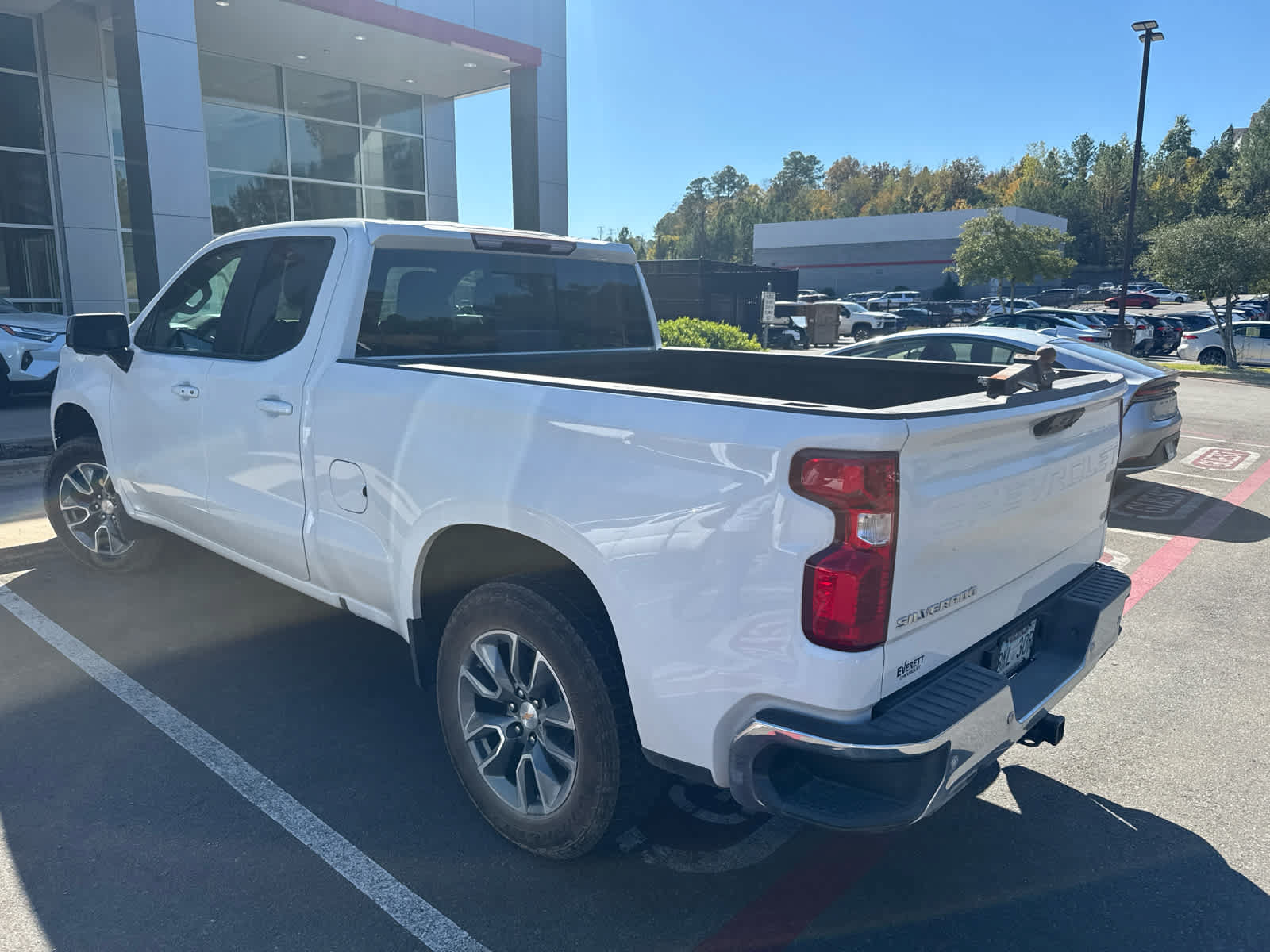 Used 2025 Chevrolet Silverado 1500 LT AWD/4WD image 4