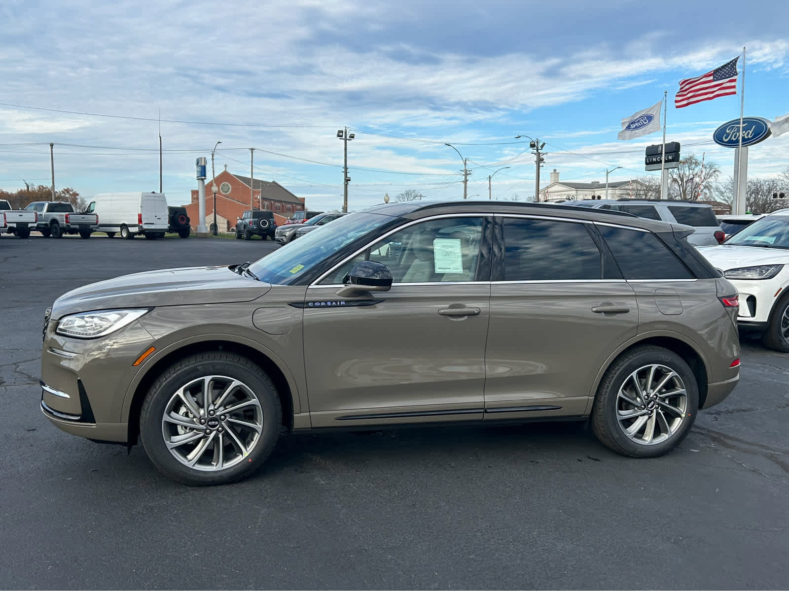 Used 2025 Lincoln Corsair Grand Touring image 1