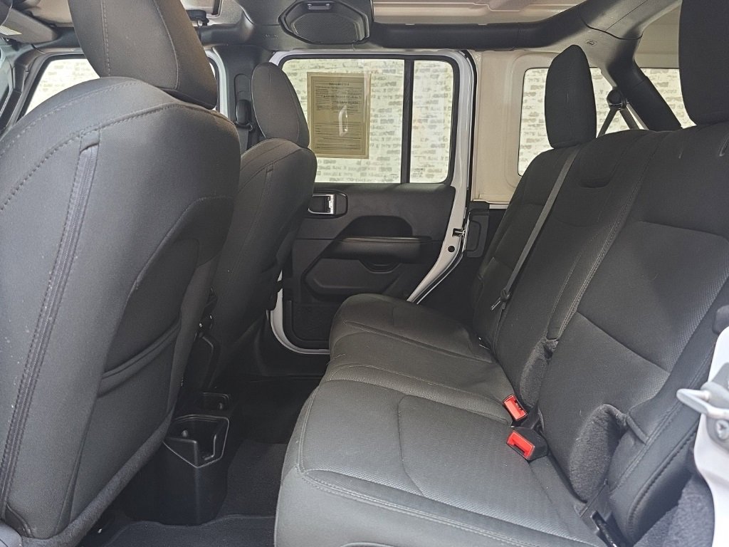 Used 2019 Jeep Wrangler Unlimited Sahara image 16