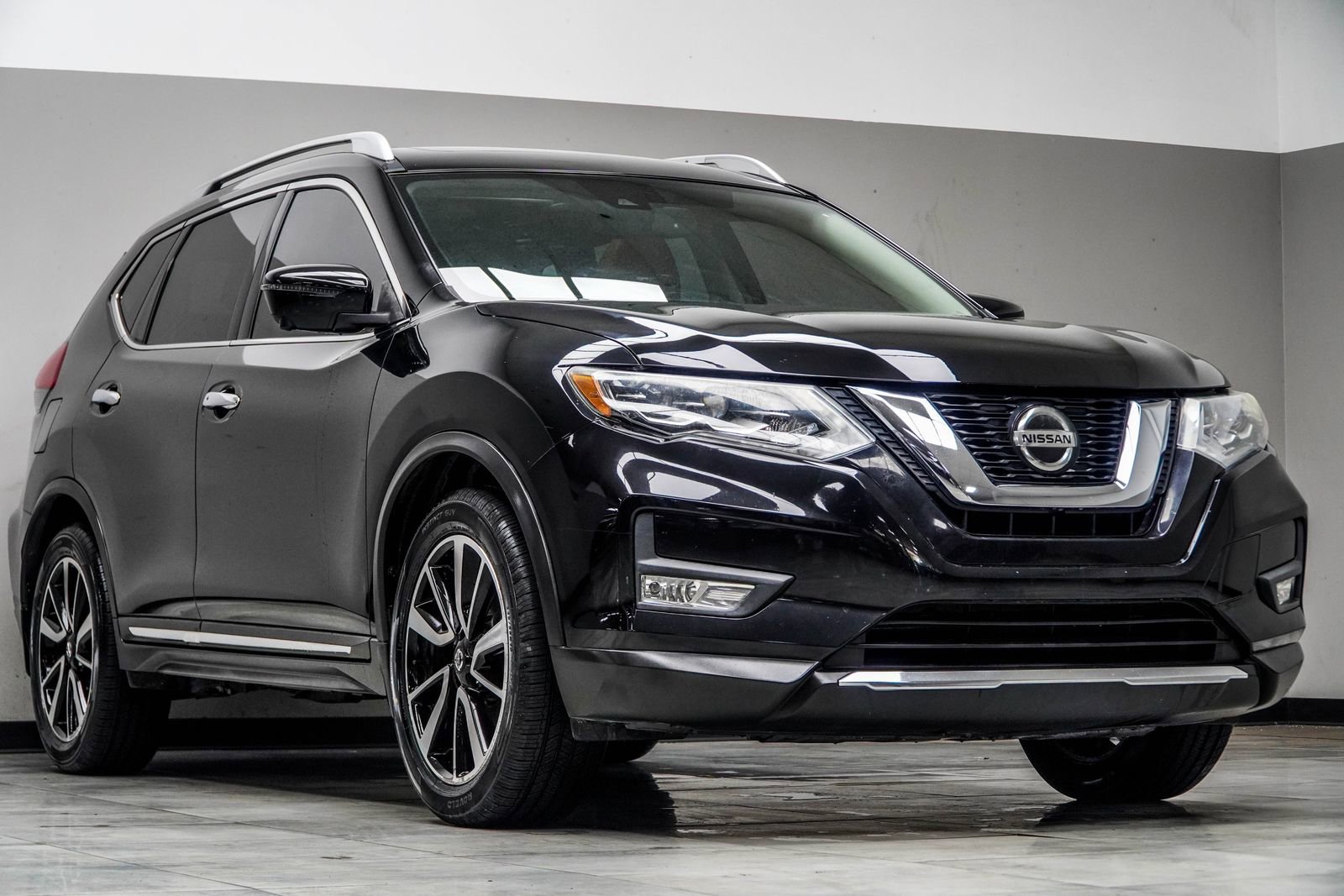 Used 2018 Nissan Rogue SL w/ Premium Package FWD image 4