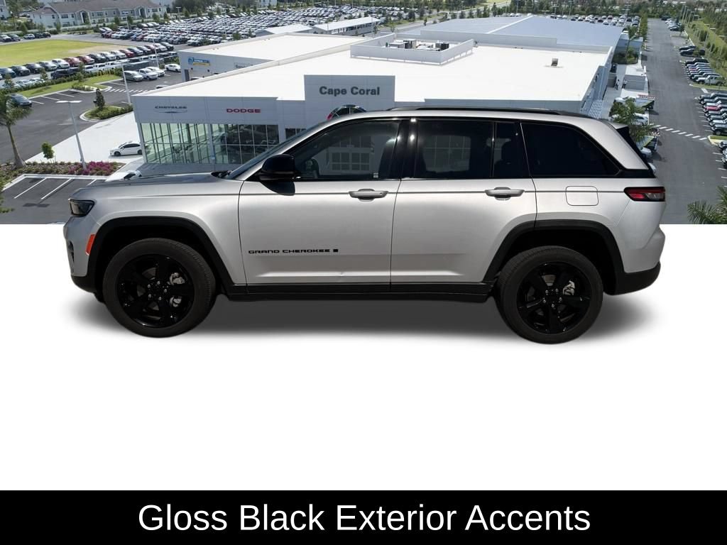 Certified 2023 Jeep Grand Cherokee Altitude AWD/4WD image 9