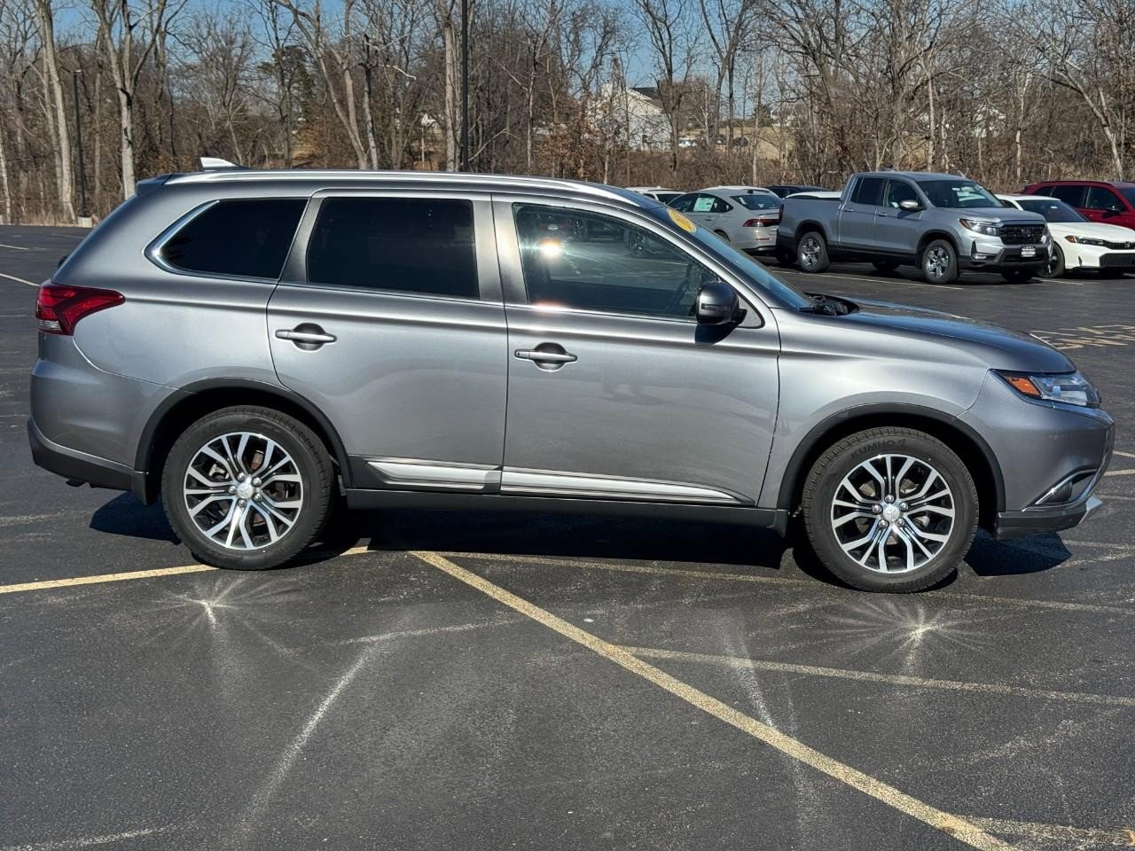 Used 2017 Mitsubishi Outlander SEL image 2