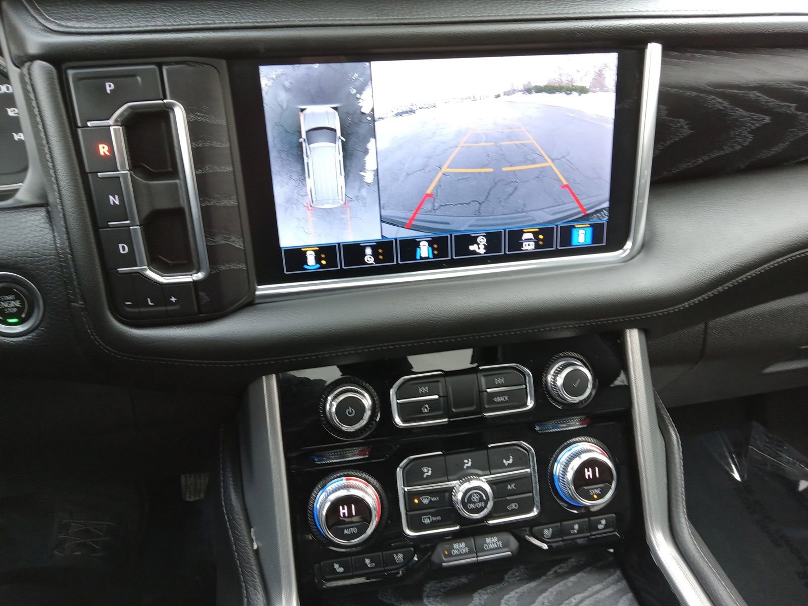 Used 2021 GMC Yukon Denali w/ Denali Premium Package image 18