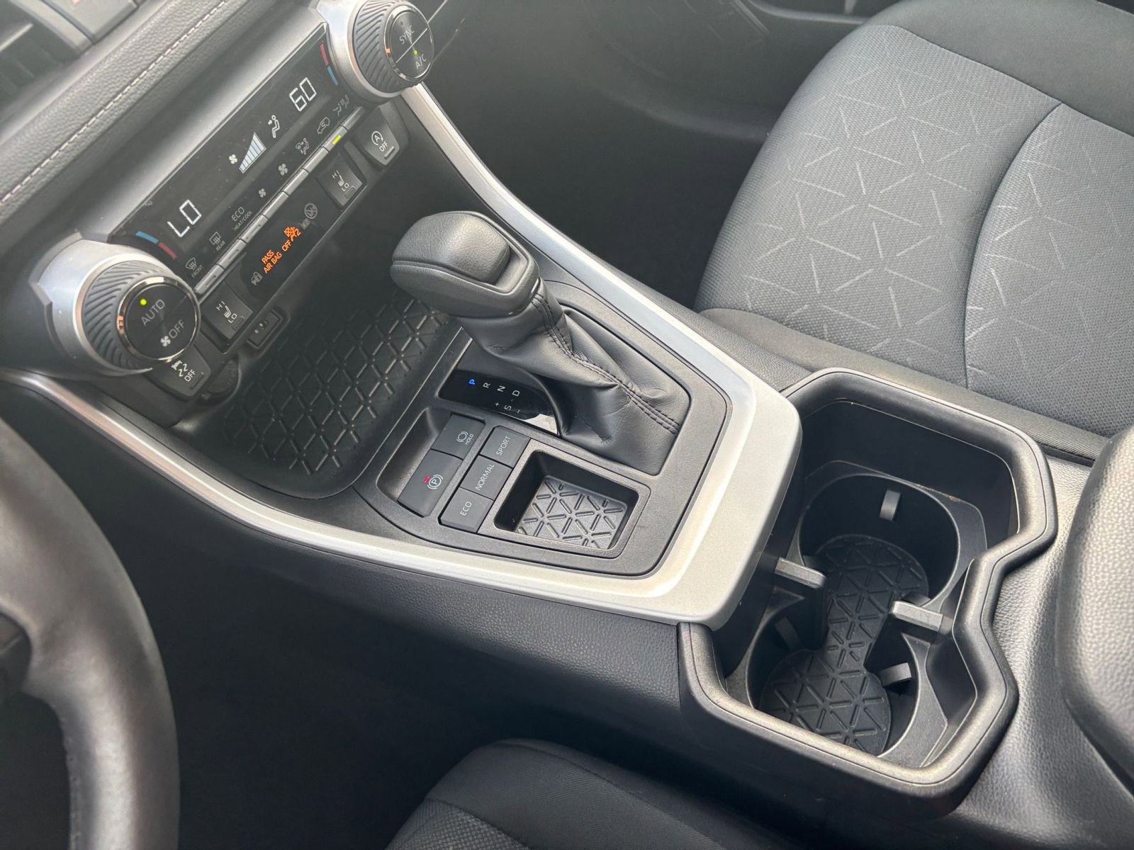 Used 2025 Toyota RAV4 XLE image 41