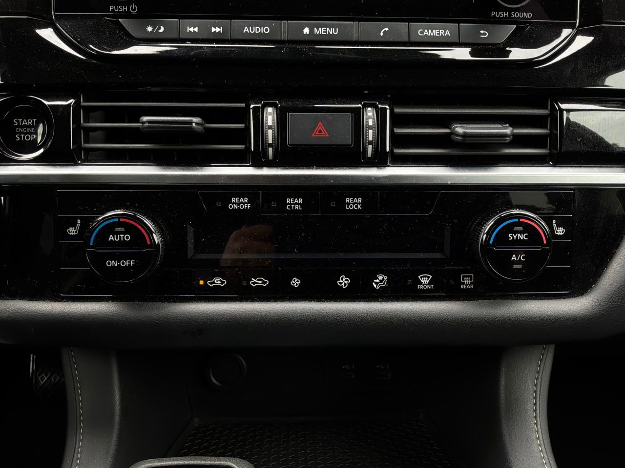 Used 2025 Nissan Pathfinder SV FWD image 29