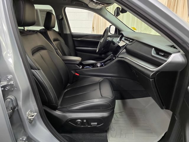 Used 2023 Jeep Grand Cherokee Limited AWD/4WD image 37