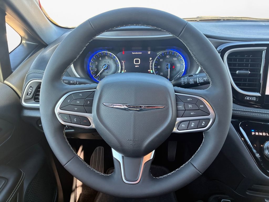 New 2026 Chrysler Pacifica Limited FWD image 21
