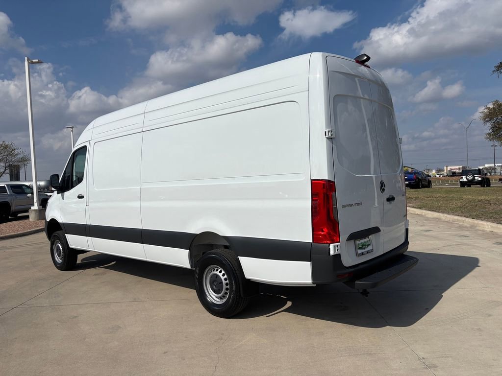 Used 2025 Mercedes-Benz Sprinter 2500 image 3
