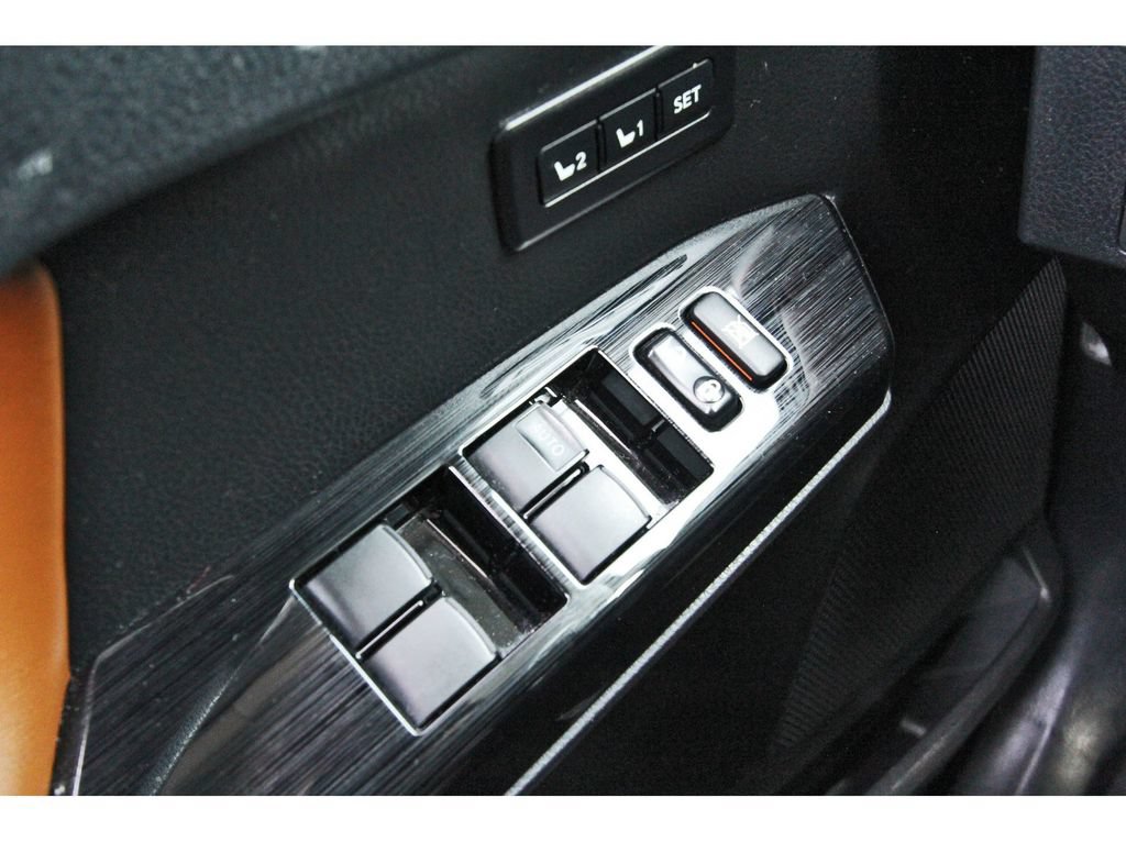 Used 2018 Toyota RAV4 Limited AWD/4WD image 22