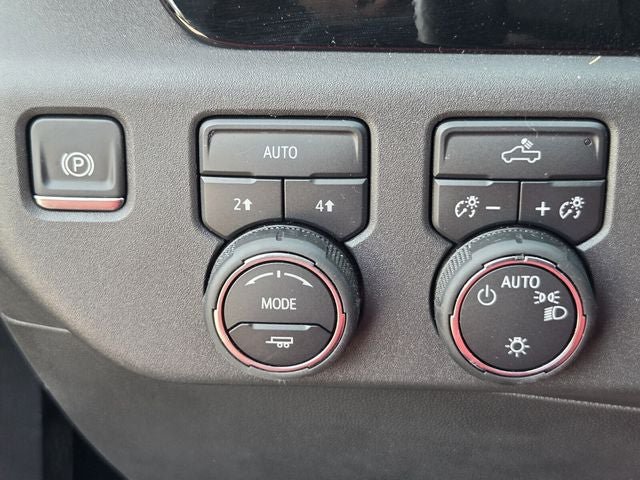 Used 2024 Chevrolet Silverado 1500 LT AWD/4WD image 33