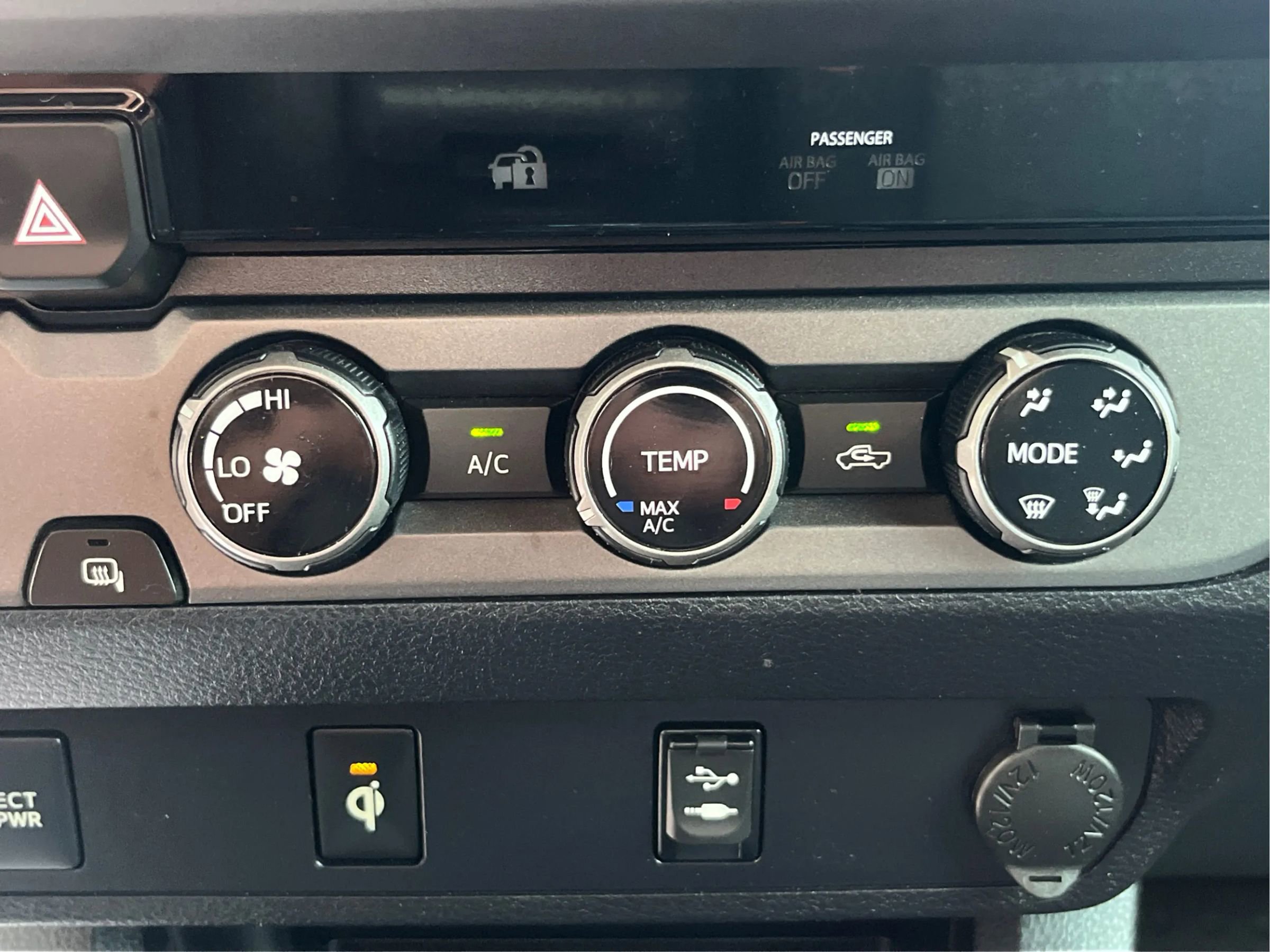 Used 2016 Toyota Tacoma TRD Sport w/ Towing Package RWD image 29
