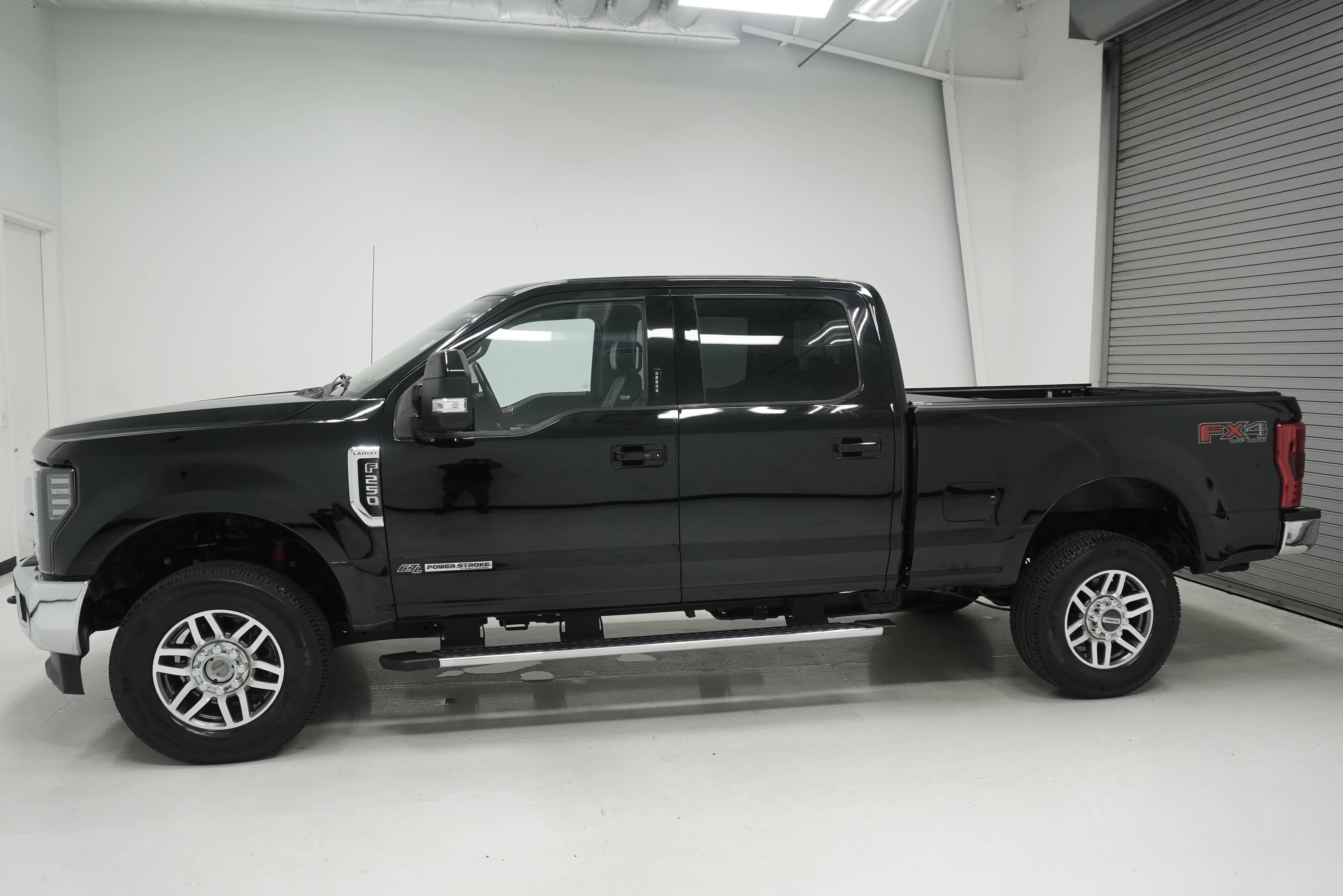 Used 2017 Ford F250 Lariat w/ Lariat Ultimate Package AWD/4WD image 5