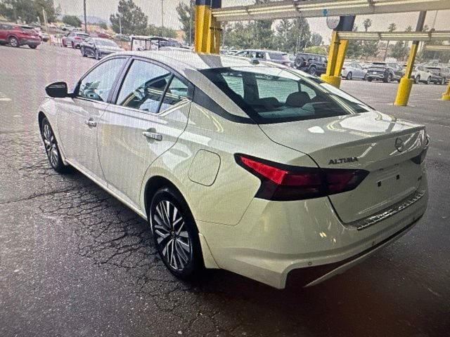 Used 2023 Nissan Altima 2.5 SV AWD/4WD image 9