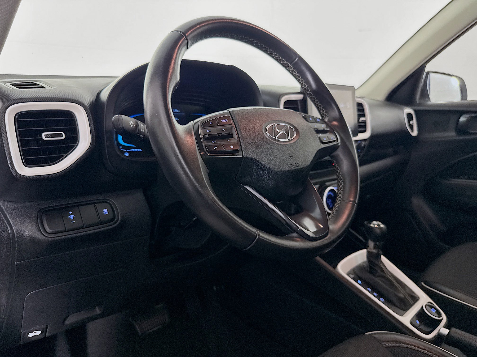 Used 2026 Hyundai Venue SEL FWD image 21