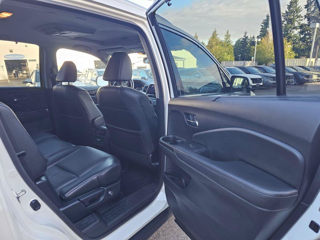 Certified 2018 Honda Pilot Touring image 16
