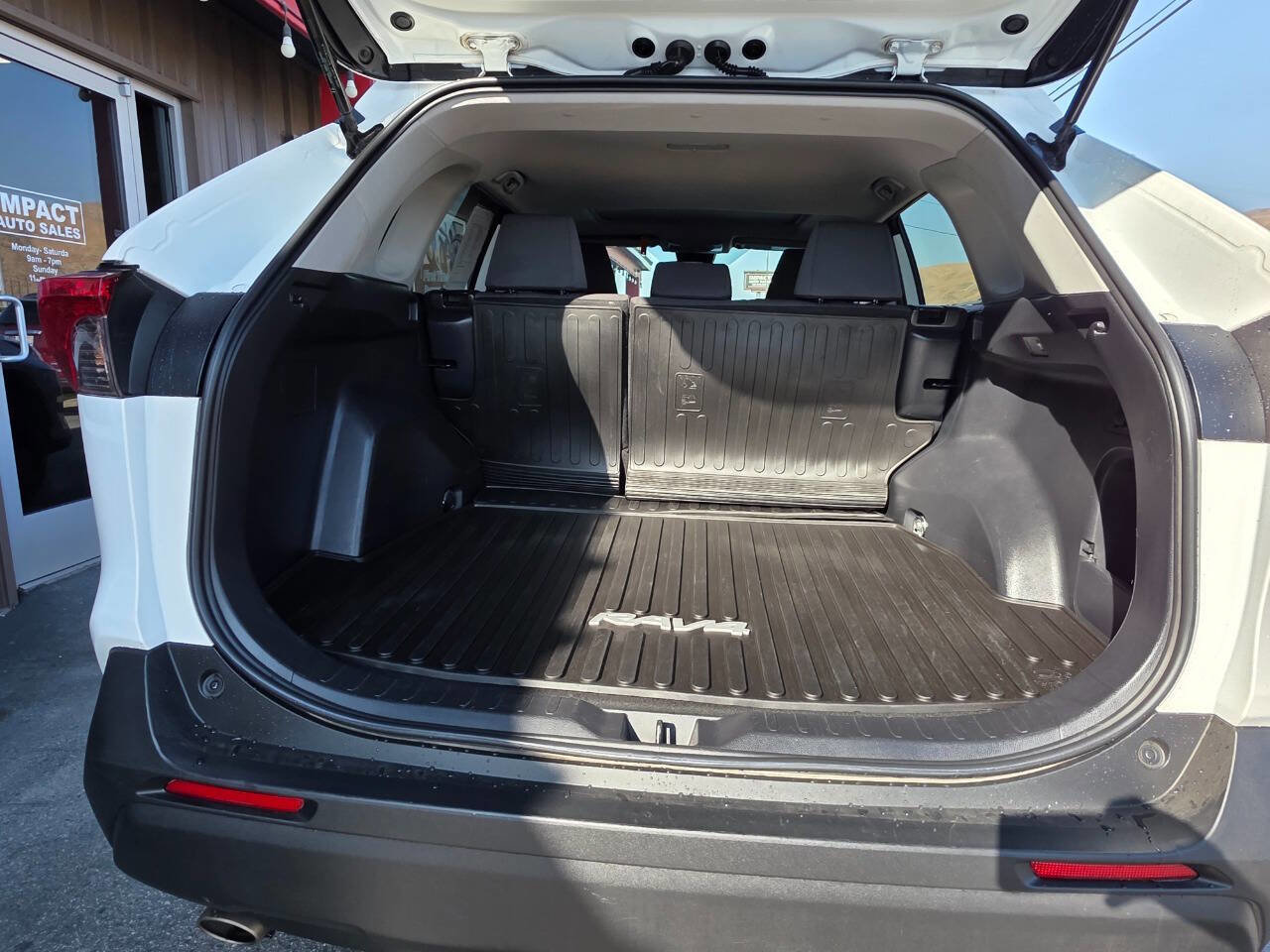 Used 2019 Toyota RAV4 XLE image 12