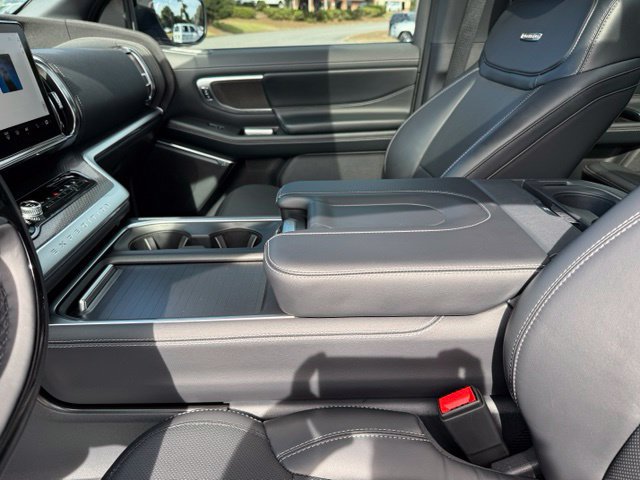 Used 2025 Ford Expedition Platinum w/ Stealth Performance Package AWD/4WD image 20