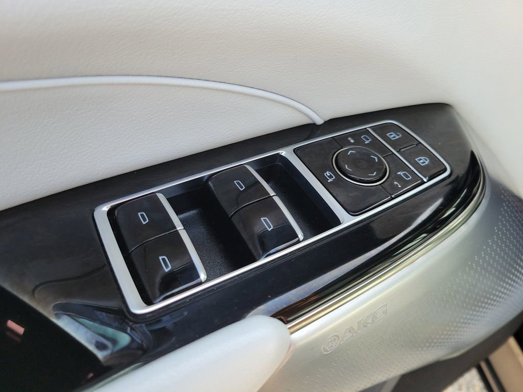 Used 2024 Cadillac Lyriq Sport w/ LPO, Floor Liner Package AWD/4WD image 15