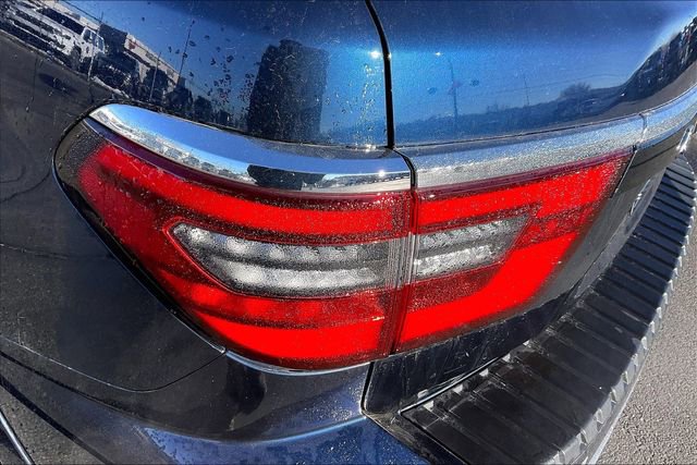 Used 2024 Nissan Armada SL w/ Captain's Chairs Package image 33