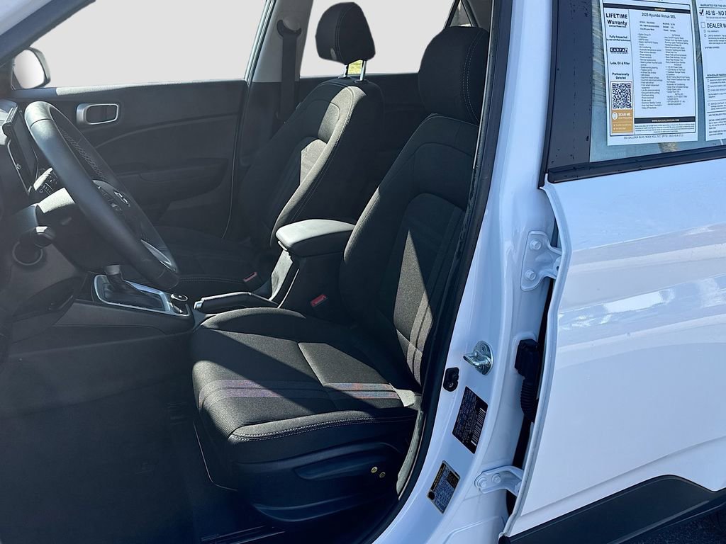 Used 2025 Hyundai Venue SEL image 19