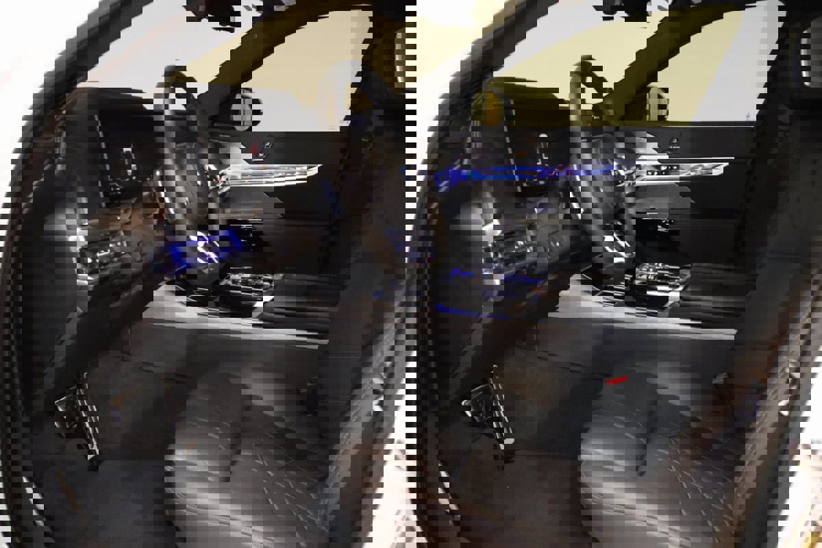 Used 2023 BMW 760i xDrive image 39