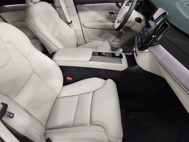 New 2026 Volvo XC90 B6 Ultra w/ Protection Package image 3
