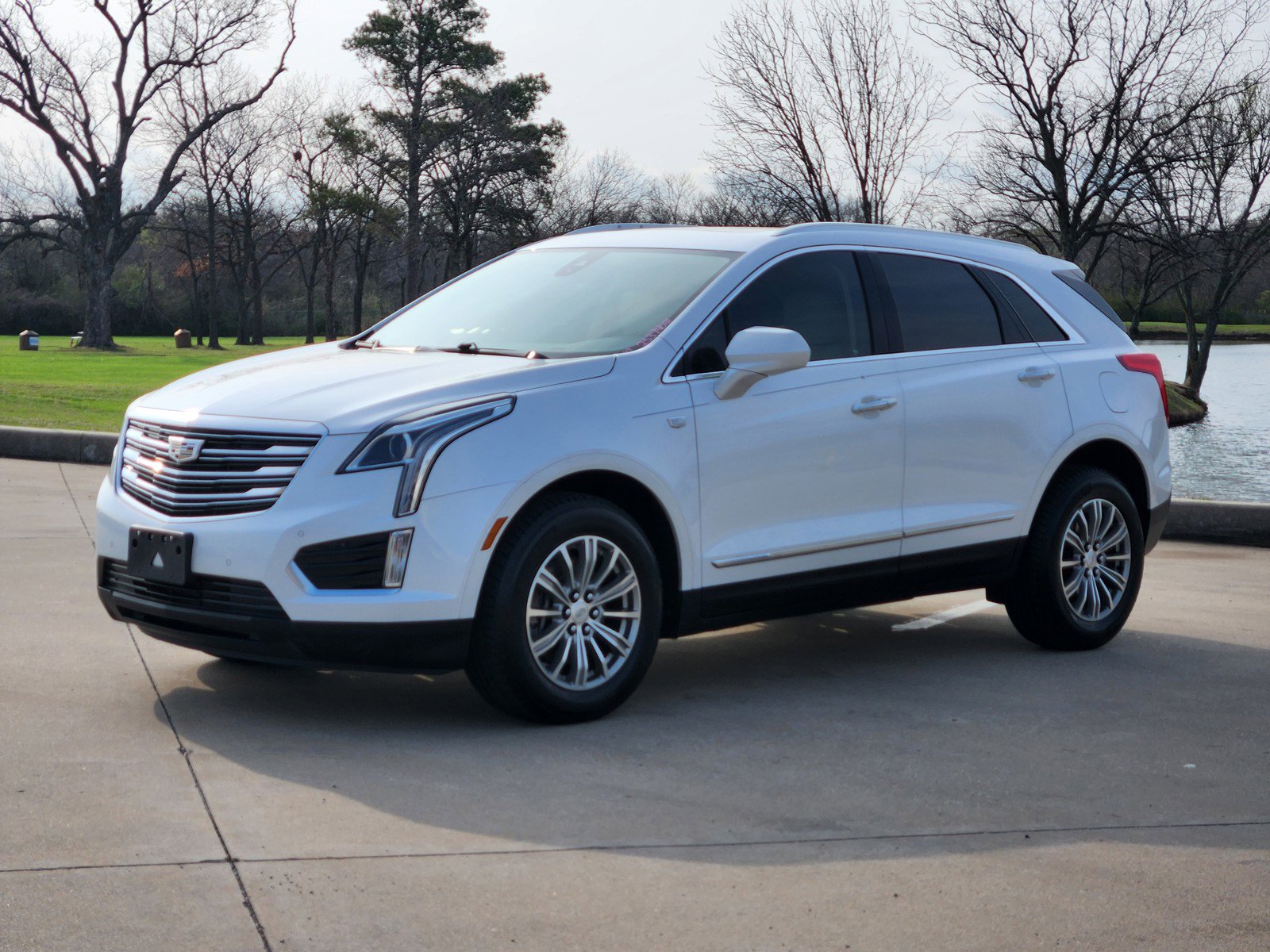 Used 2019 Cadillac XT5 Luxury FWD image 2