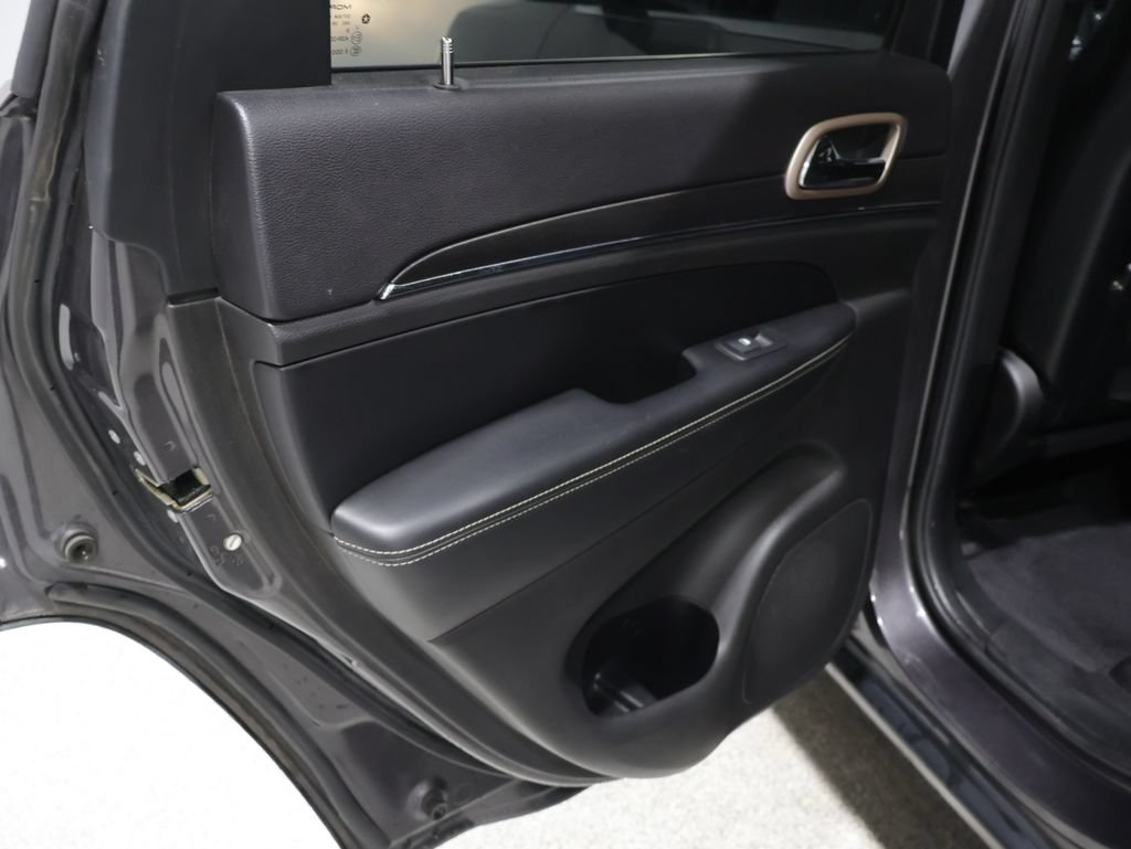 Used 2017 Jeep Grand Cherokee Limited AWD/4WD image 19